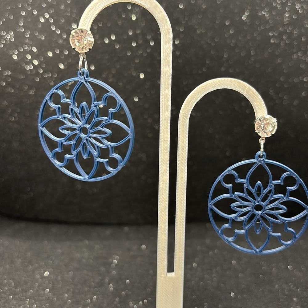 The Diagonal Flick Earrings - Picture 4 of 4
